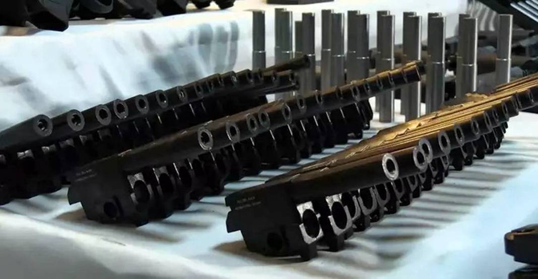 Oyuncak dükkanının alt katına inen polisin ağzı açık kaldı! Şehrin göbeğinde üretim atölyesi kurmuşlar 12